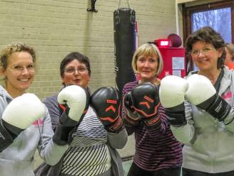 Parkinson houdt kinesist Ine (45) niet tegen om boksles te organiseren voor lotgenoten: “Sport kan onze ziekte niet genezen, maar wel vertragen”