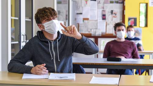 Na één week school al her en der klassen in quarantaine: “We gaan véél kinderen testen deze winter”