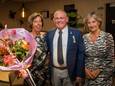Benno van Altena uit Druten kreeg in augustus van burgemeester Corry van Rhee-Oud Ammerveld (rechts) een koninklijke onderscheiding gekregen.