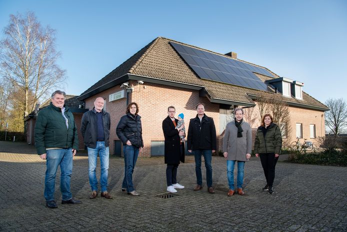 Onder meer dorpscentrum De Brink heeft zonnepanelen. Een veelvoud hiervan ligt straks op het distributiecentrum van Thomassen, zo hebben de mensen van de Loenense energiecoöperatie voor elkaar gekregen.