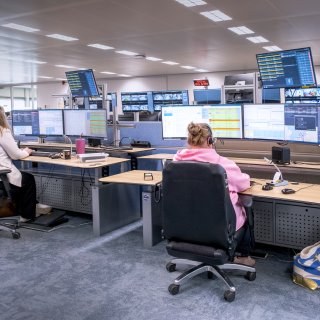 NS-meldnummer bestaat 5 jaar: minder meldingen, meer memes en geklaag over de stiltecoupé    
