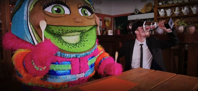'Skiwi' van 'The Masked Singer' in bierstube De Wettel in Ninove.