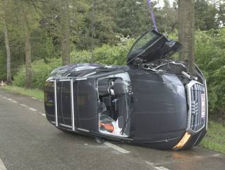 Auto raakt van de weg in Wijnegem: bestuurder lichtgewond