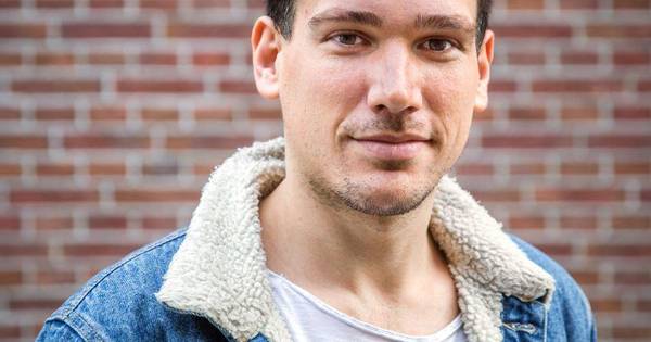 Jeugdjournaalpresentator Lucas van de Meerendonk krijgt jeuk van hardlopen met zijn kind - AD.nl