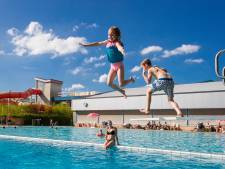 Met het hele gezin ouderwets op zondag Alphens zwembad in, is deze zomer geen optie