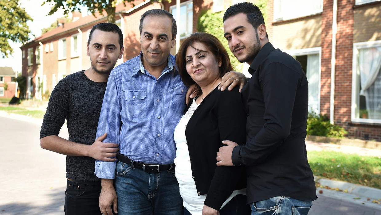 De familie Sheikho in Ulft. Vanaf links: Sherzad, Hanif, Najah en Mohamad. Beeld Marcel van den Bergh