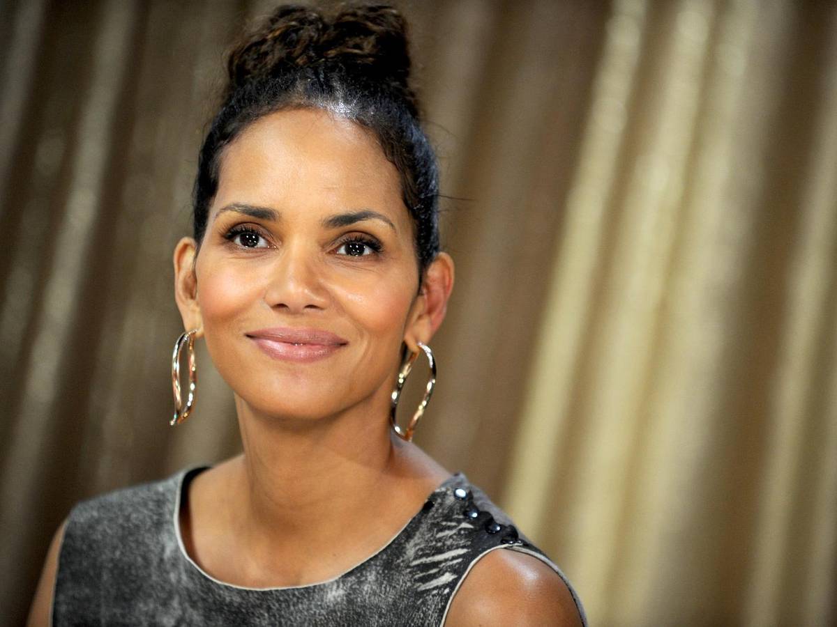 Halle Berry deelt foto zonder beha: “Opgewaardeerd, sinds 1966