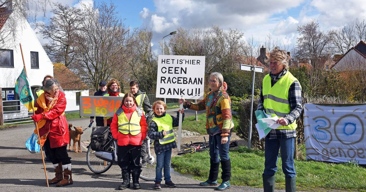 Inwoners Driewegen voeren actie tegen hardrijders
