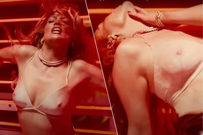 Jennifer Lopez geeft zich bloot in nieuwe videoclip... of zo lijkt het toch