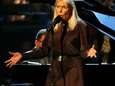 Ook Joni Mitchell wil muziek van Spotify halen: “Onverantwoordelijke mensen verspreiden leugens”