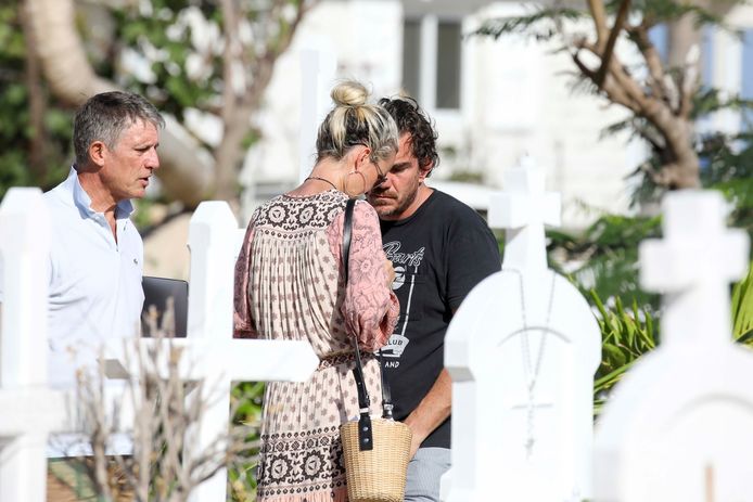 Met Sébastien bij het graf van Johnny op St Barths.
