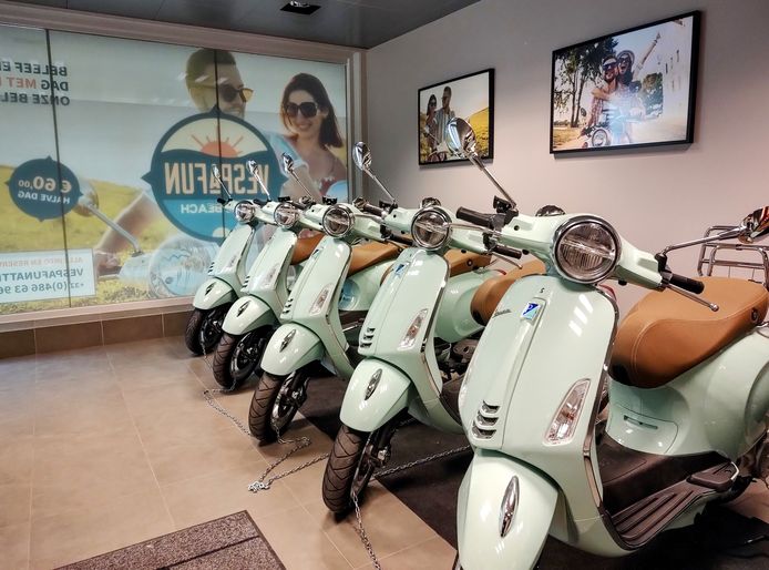 Er zijn in totaal acht Vespa's die je kan huren tijdens de weekends, feestdagen en vakanties.