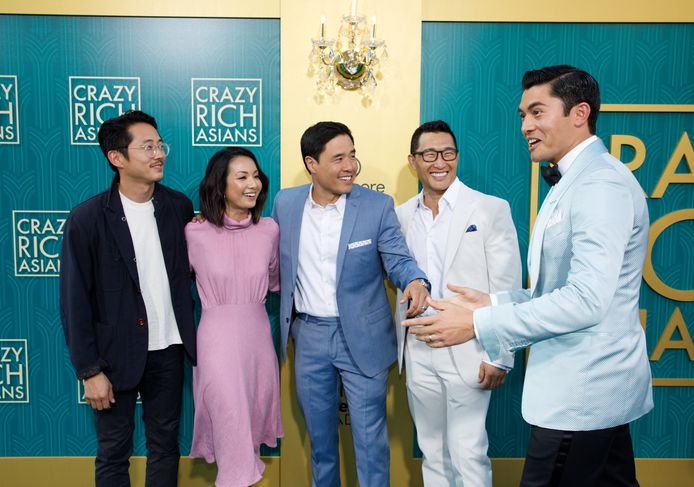 De cast van 'Crazy Rich Asians' (Steven Yuen, Jae Suh Park, Randall Park, Daniel Dae Kim en Henry Golding) op de première in Hollywood op 7 augustus.