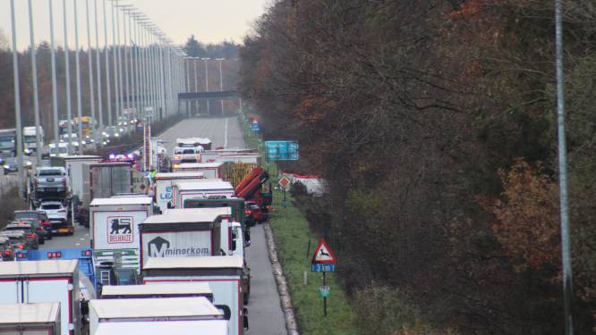 Dodelijk slachtoffer bij zwaar verkeersongeval op E40: snelweg richting Brussel volledig afgesloten