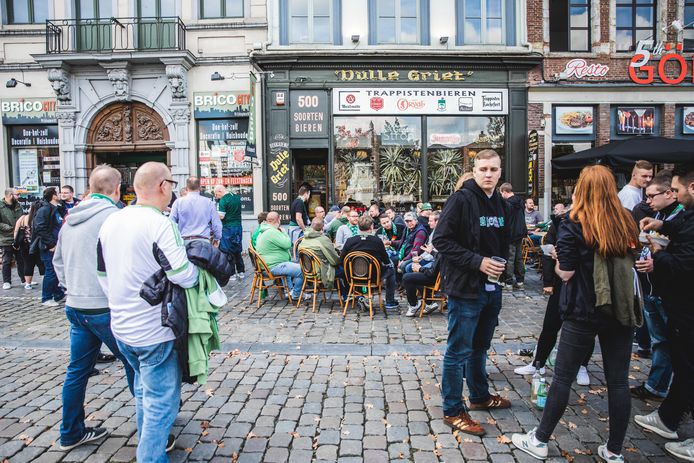 Wolfsburg-upporters aan de Dulle Griet.