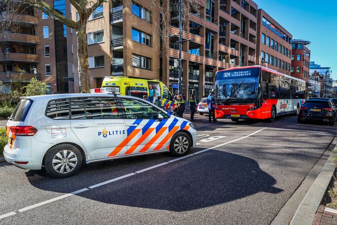 De fietser is naar het ziekenhuis gebracht.
