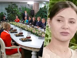 Poetin licht inval in Oekraïne toe aan tafel vol stewardessen en grappen zijn niet bij te houden