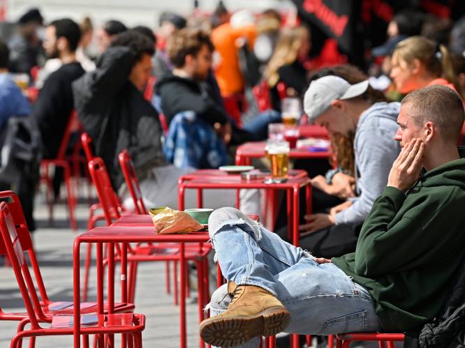 Brussel zet deur open voor coronapas vanaf 1 oktober: “Verplicht in bars, restaurants en discotheken”