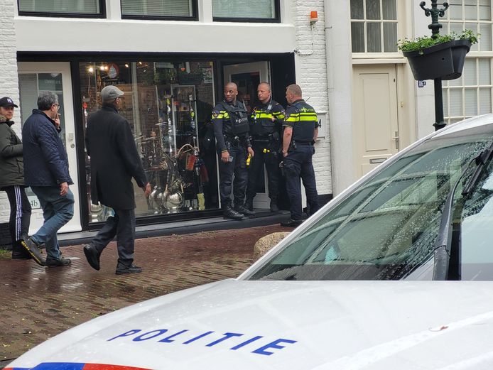 item uitvinding vernieuwen Politie zoekt nog naar overvaller smartshop in Amersfoort, winkel is wel  weer open | Amersfoort | gelderlander.nl