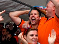 Rotterdamse kroegen zijn er klaar voor om Oranje uit te zenden op groot scherm: ‘We willen weer losgaan’