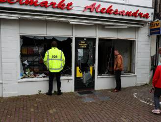Een gigantische knal verwoest supermarkt Aleksandra, 
‘de mannen in het zwart’ hadden geen haast