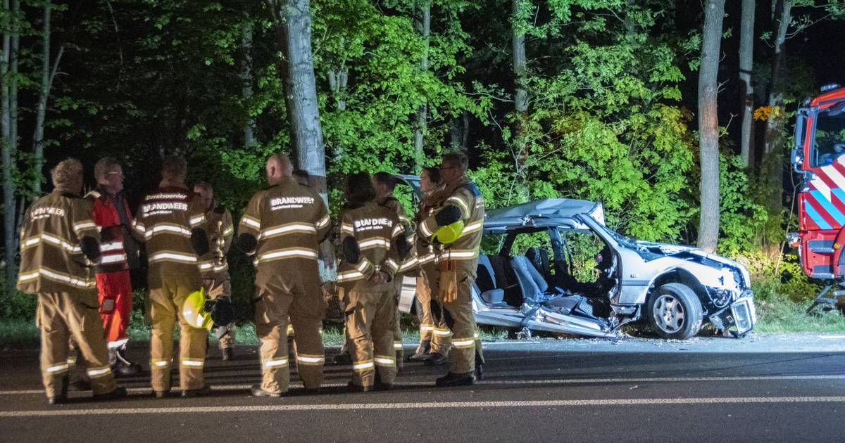 Ernstig ongeval bij Doorwerth: automobilist zwaargewond naar ziekenhuis.