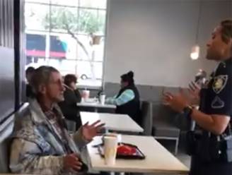 Voorbijganger trakteert dakloze op McDonald's-menu, politie zet hen buiten
