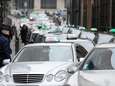 Des centaines de taxis manifestent à Roissy et Orly