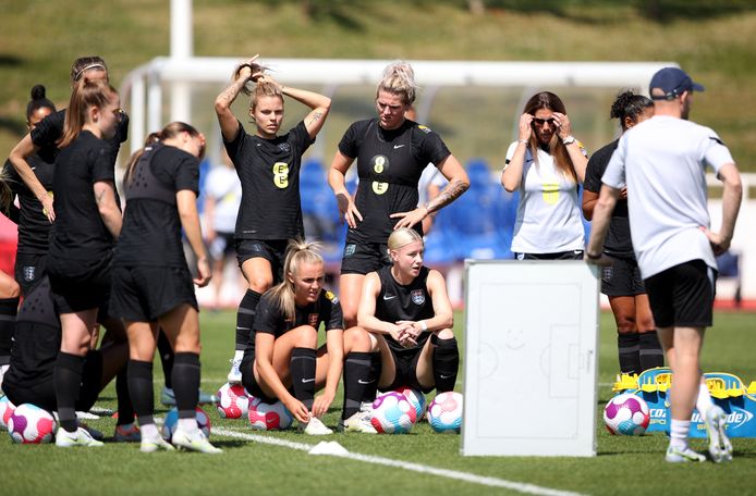 Soccer Football - Women's International Friendly - England Training - St George's Park, Burton Upon Trent, Britain - June 21, 2022 England's Georgia Stanway and team members during training Action Images via Reuters/Molly Darlington