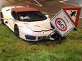 Peperdure Lamborghini crasht tijdens trouwstoet