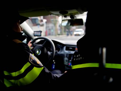 Man (20) uit Tynaarlo overvallen na bedreiging met schroevendraaier: politie pakt twee verdachten op