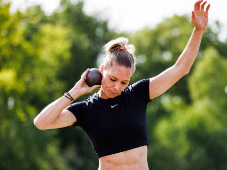 Nadine Broersen keert jaar na geboorte van zoontje terug op de atletiekbaan: ‘Ik mag in mijn handjes knijpen’
