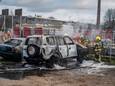 Twee auto’s vlogen op de Havendijk in Tilburg in brand.