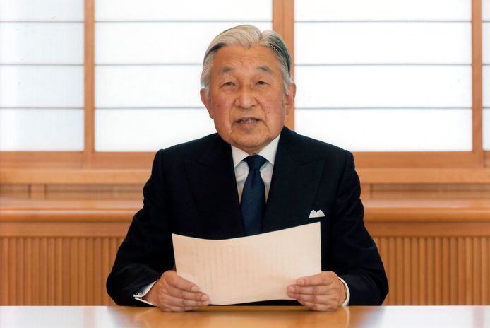 Akihito maakte in 2016 zelf bekend te willen aftreden als keizer, haast ongezien in de Japanse regering. Parlement en regering gaven hem een jaar later de toelating.