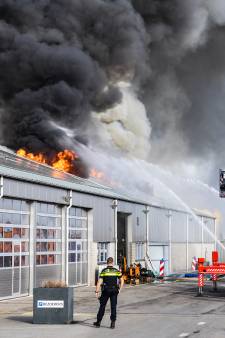 Loods in Hazerswoude-Dorp toch volledig uitgebrand: voorste deel bleek ook niet meer te redden