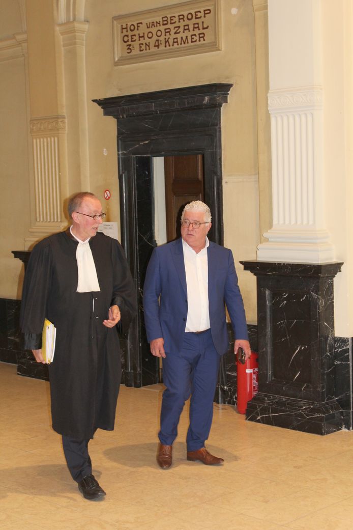 Advocaat Raf Verstraeten en Jeroen Piqueur  in het hof van beroep in Gent.