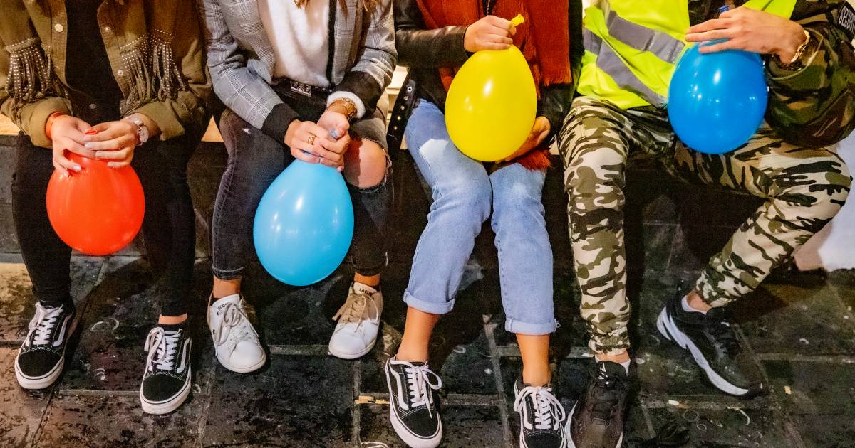 Drukbezette lachgaskoeriers vallen op tijdens avondklok ...