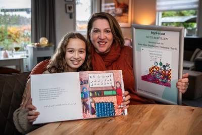 Oma en kleindochter maken boek over opgroeien in multiculturele familie: ‘Ze hebben nooit geklaagd d