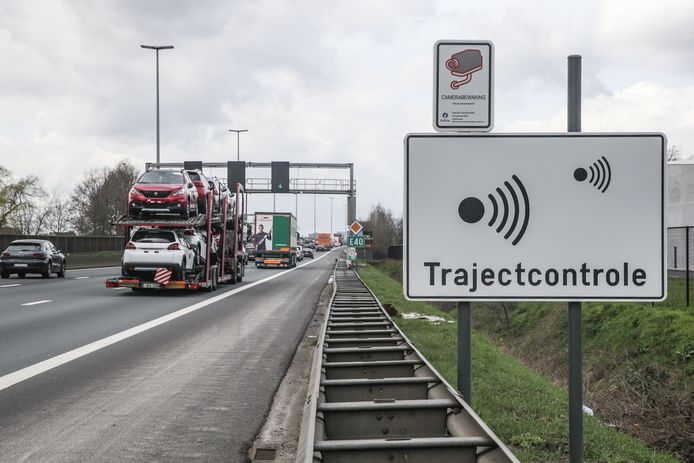 Archiefbeeld. Trajectcontrole op de E-40 in Merelbeke richting Gent.