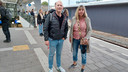 Tjerk van der Kuip uit Harderwijk en Gea Hulst uit Dronten pakken nu juist de spitstrein om snel op hun werk te komen. ,,Met de stoptrein doe ik er nog langer over.’’