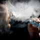 Steeds meer jongeren vapen: ‘Tabaksproducenten zien tieners als vervangers voor de rokers die zijn overleden aan hun verslaving’
