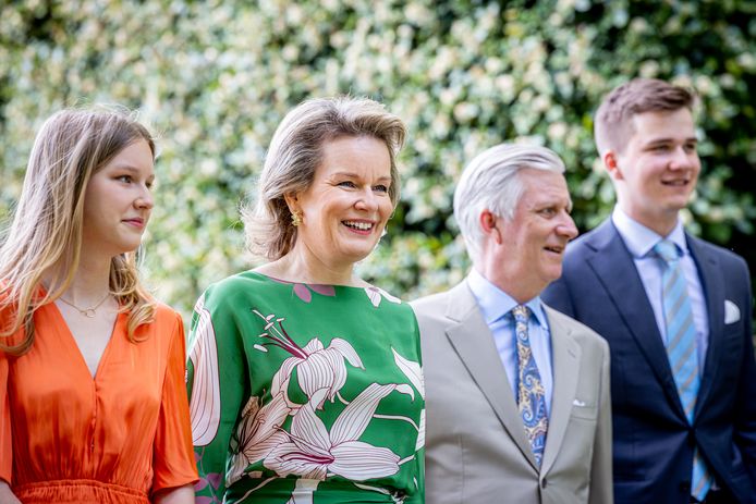 Prinses Eleonore, koningin Mathilde, koning Filip en prins Gabriel op het tuinfeest in Laken, op 13 mei 2023