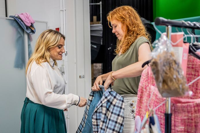 IN BEELD. Zo wordt Ruth Beeckmans getransformeerd in Miss Lynch voor de ...