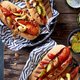 Fris & crunchy: broodje hotwortel met topping