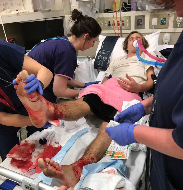 Sam moest naar het ziekenhuis overgebracht worden.