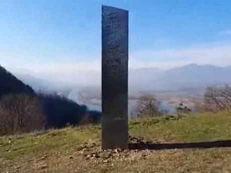 Nouvelle apparition d’un étrange monolithe en Roumanie