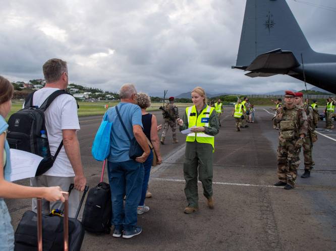 Eerste evacuaties van Franse toeristen in Nieuw-Caledonië