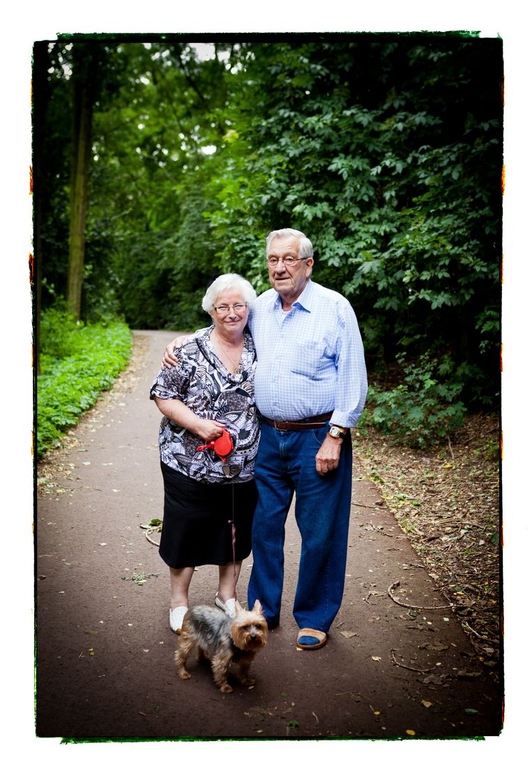 Irène en Jozef: ‘Wat is verliefd? Als je jong bent, dan heb je vlinders in de buik. Als je oud bent, dan denk je gewoon: ‘Het klikt.’ Hebben wij vlinders, Jos?’ Beeld Thomas Legreve/Humo