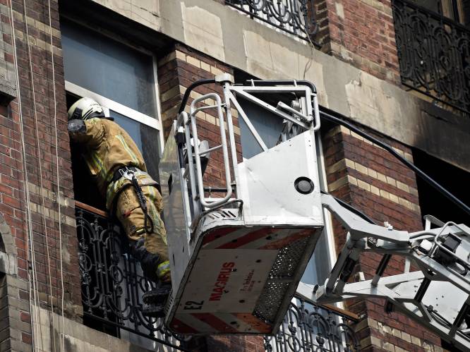 Felle brand legt appartementen in de as in Anderlecht: 1 dode, kind in kritieke toestand, 30 mensen naar ziekenhuis