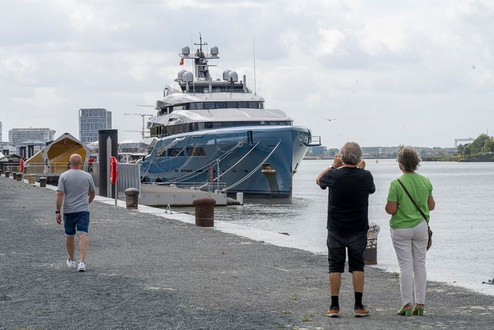 The impressive yacht - the ship even has a paddle court on board - is owned by British billionaire and Tottenham chairman Joe Louis (85).